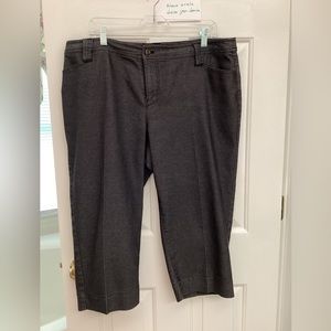 LADIES’ DRESS DENIM CAPRIS PANTS - SIZE 16